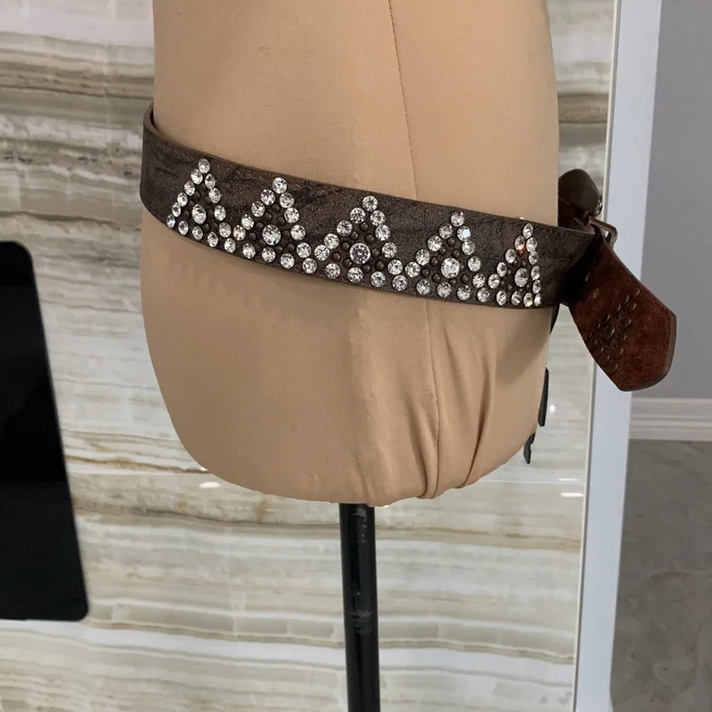 Shyanne New With Tags Brown Leather Belt with Bling‎ Embellishments. Size M/L